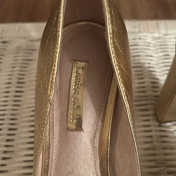 Louise et Cie Metallic Gold Leather Round Toed Heels Size 6.5 - Picture 7 of 16
